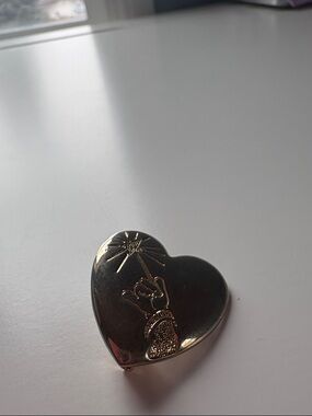 ❤️‍🔥3/10$❤️‍🔥Gold Heart-Shaped Pin with Mickey hand & wand Disney